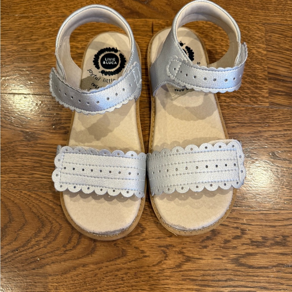 Livie & Luca Silver Kids Sandals size 1 VGUC